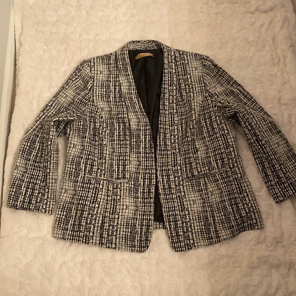 Nipon boutique white and black blazer